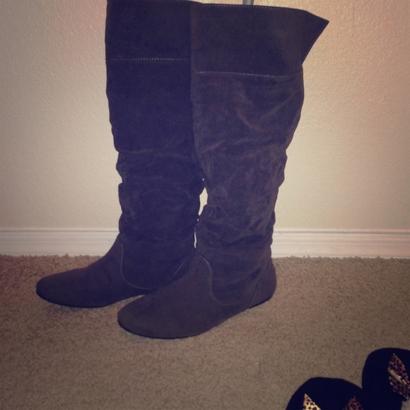 Black and grey boot bundle