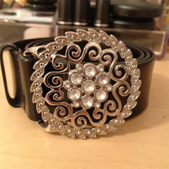 Leather belt with buckle