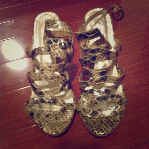 ❗❗👏" sneak skin" 3.5 inch heel