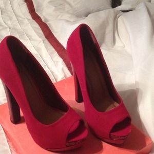Cute red heels *reduced*