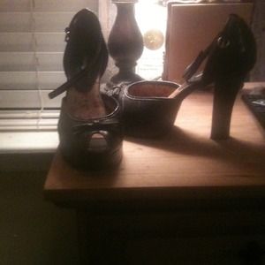 Bongo brown heels