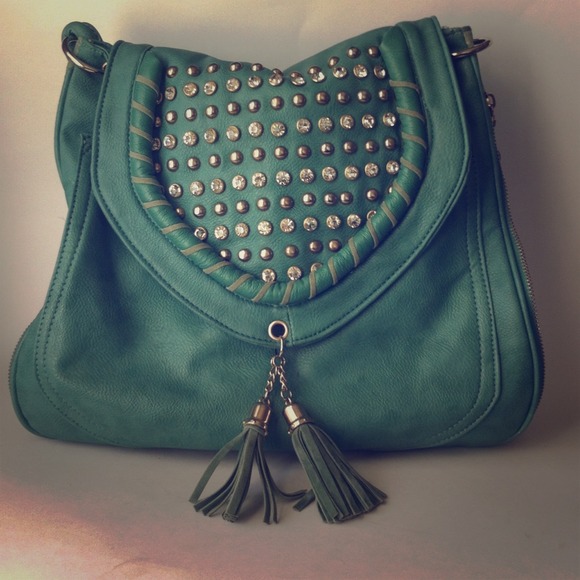 Reserved only tonight! Top and purse bundle!