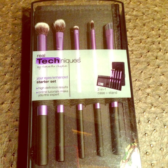 ❌Sold❌New Real Techniques starter set brushes