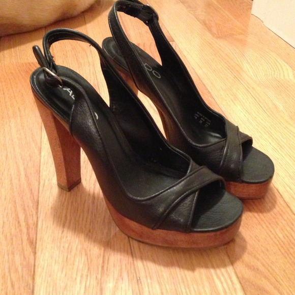 Cute and comfy Aldo heels - Picture 2 of 4
