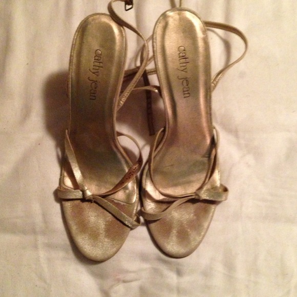 Heels - Picture 4 of 4