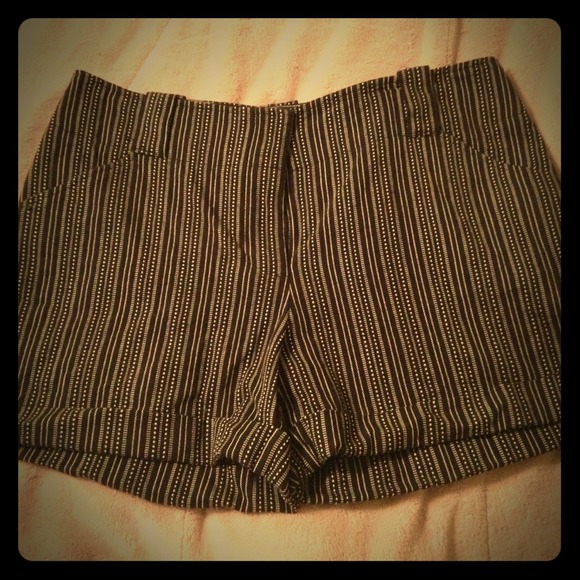 Black house white market shorts