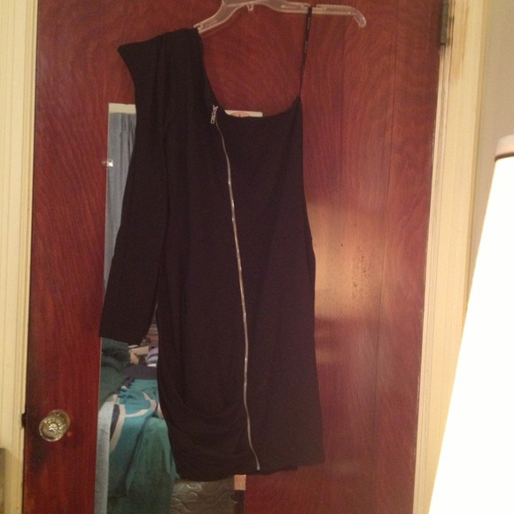 SOLD 👗👗👗👗 - Picture 2 of 2