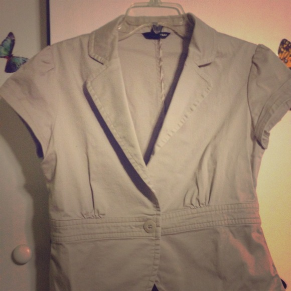 Khaki colored cropped short sleeve blazer