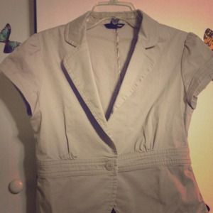 Khaki colored cropped short sleeve blazer