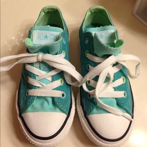 ❤❤Girls CONVERSE shoes!!❤❤