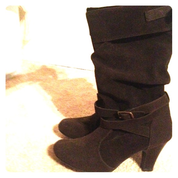 Brown mid calve boots with buckles