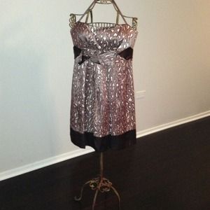 Strapless dress with pockets