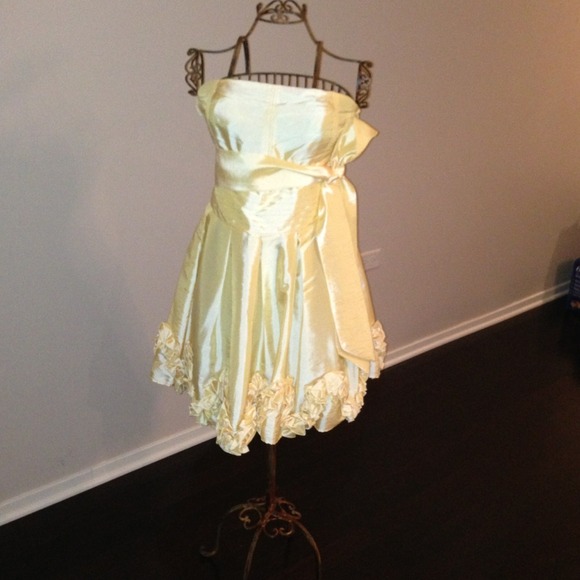Yellow summer dress.