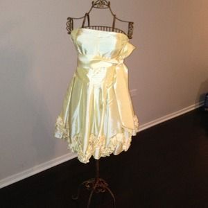 Yellow summer dress.