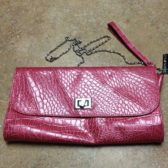 ❌❌Sold❌❌Pink clutch/purse removable chain/wristlet