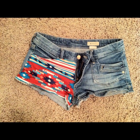 H&M high waisted azteca shorts, size 8