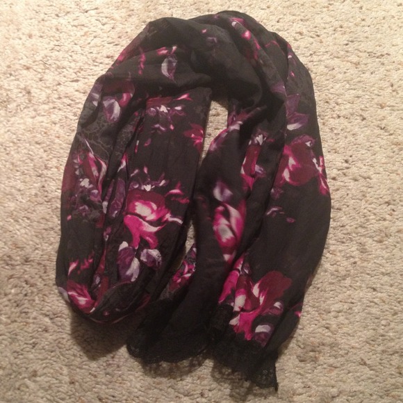 Scarf - Picture 1 of 2