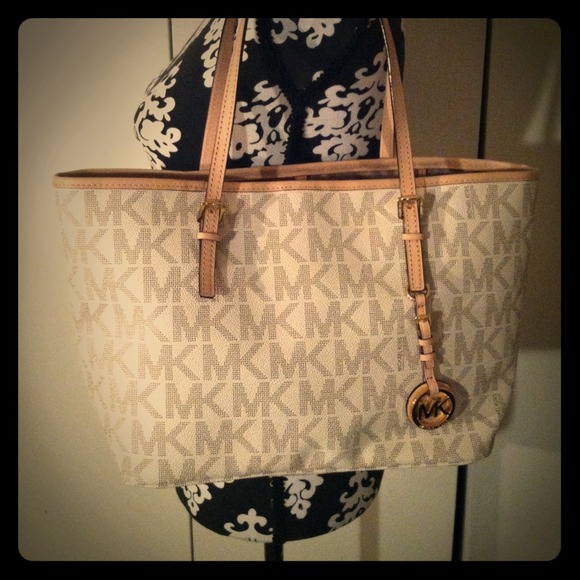 ✨REDUCED✨Michael Kors "Jet-Set Tote"