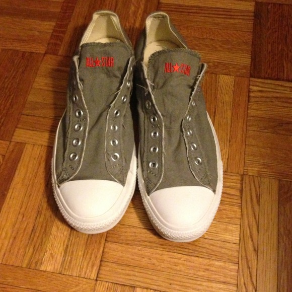 gray slip on converse
