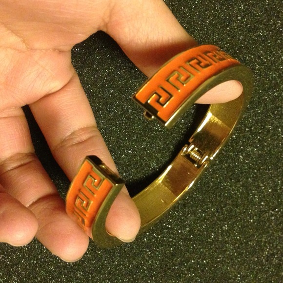 Enamel bangle bracelet - Picture 4 of 4