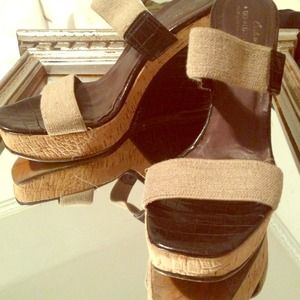 Donald J. Pliner Couture Black & Tan Wedges