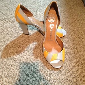 HOLD 🎉Host Pick🎉Jeffrey Campbell Peep Toe Heels