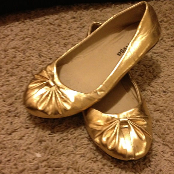 Gold flats. Used only once. 😊