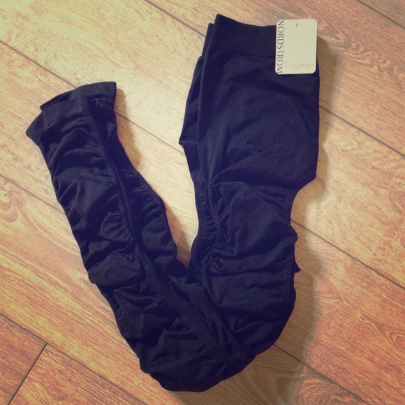 ❌SOLD❌Nordstroms black ruffled leggings (Med)