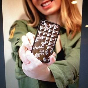 Pyramid studded wood floral IPhone 4/4s case