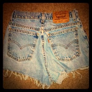 Highwaisted Levi light denim shorts
