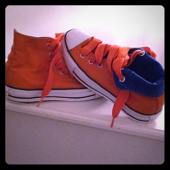 On HOLD ✋🎈🎈Orange converse