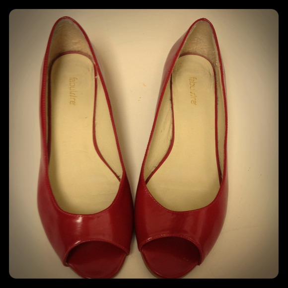 Peep toe flats