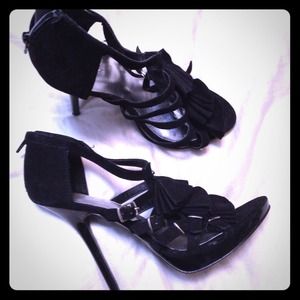 Black BCBG heels 6"