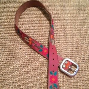 Medium Leather Lucky Brand Belt! Asking for $40.