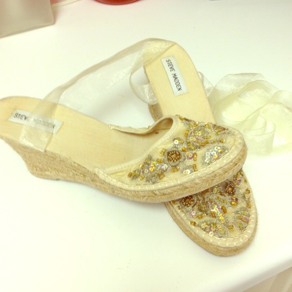Strap around wedge with gold and silver beading