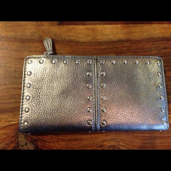 Michael Kors wallet.  Great condition. Brand new.
