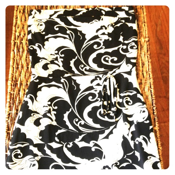 💕 BUNDLE 💕Black and white tube dress!