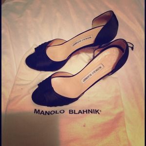 SOLD💋 ❤Gorgeous Black Satin Manolo Blahnik💋❤👠👠