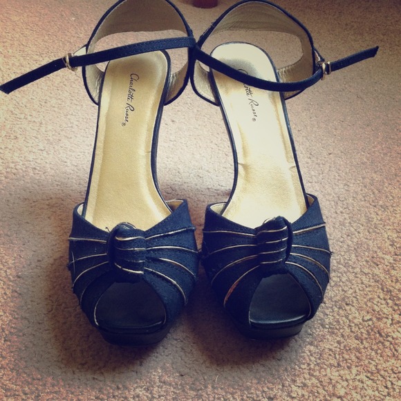 Cute black peep toe heels!