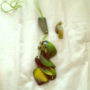 Necklace mod earrings