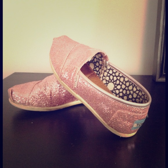 Toms size 6!
