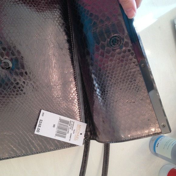 **Bundled sold**Authentic Michael Kors Tilda - Picture 2 of 4