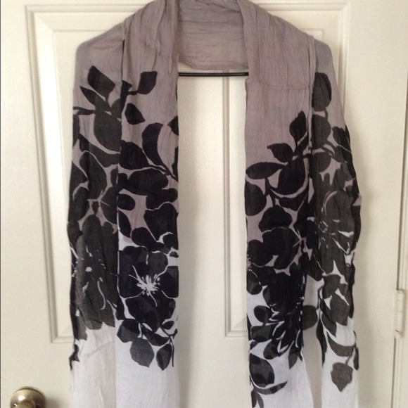 Light ombre scarf w/ large floral design.