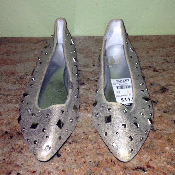 Wanted pointy flats