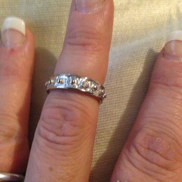 Traded .925 silver ring with diamond