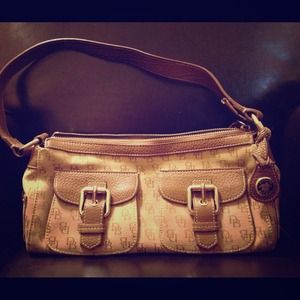 Dooney & Bourke hand bag