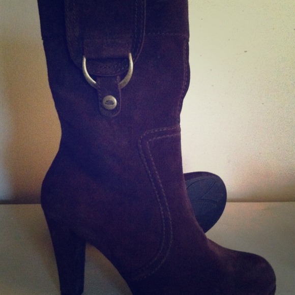 Brown high heeled boots - Picture 1 of 2