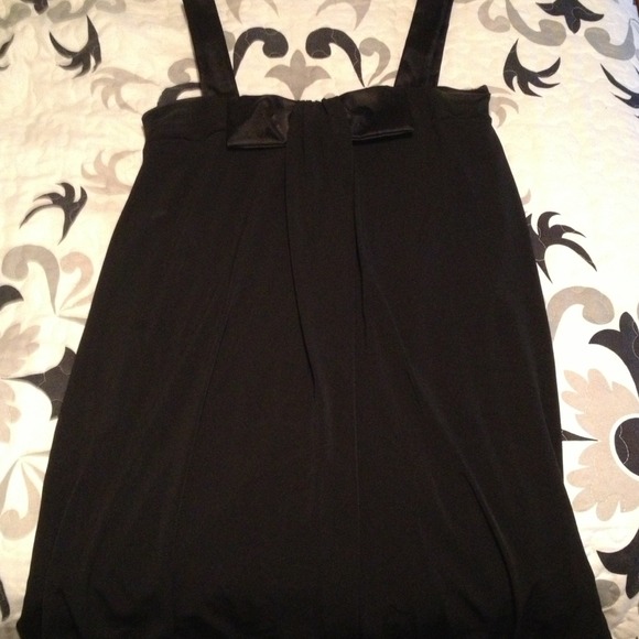 Flowy cocktail dress with bow in front