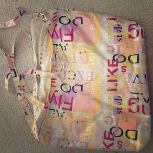 Cute beach bag. VERY spacious! Like new condition