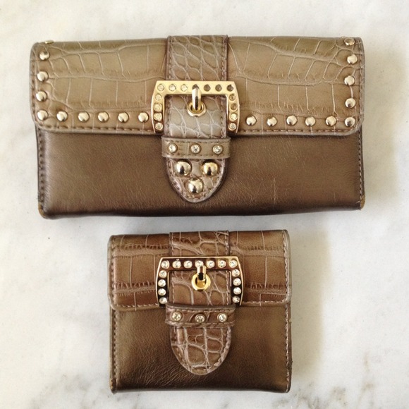 Kathy Van Zeeland Clutches & Wallets - SOLD to @jjscott🌹Kathy Van Zeeland golden wallets